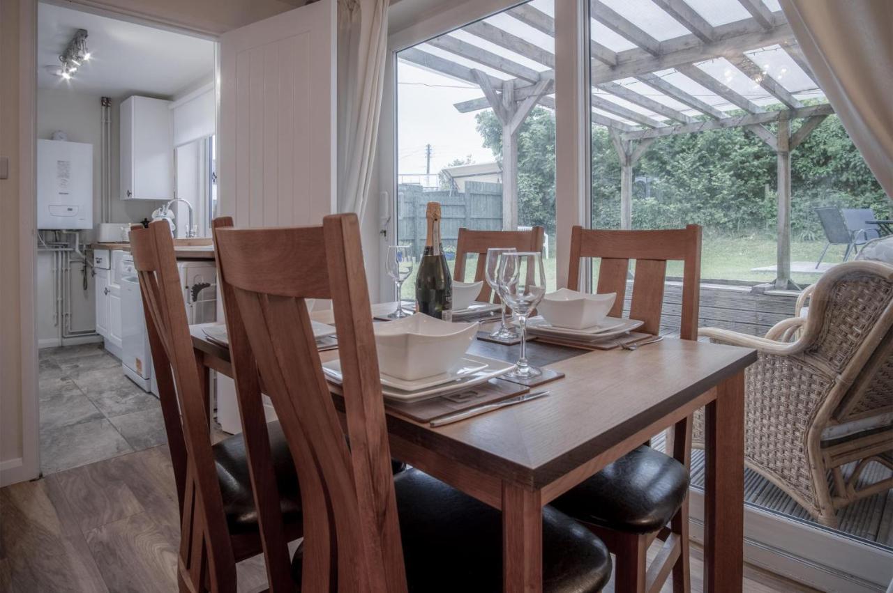 Seawinds - 2 Bedroom Bungalow - Pentlepoir 킬게티 외부 사진